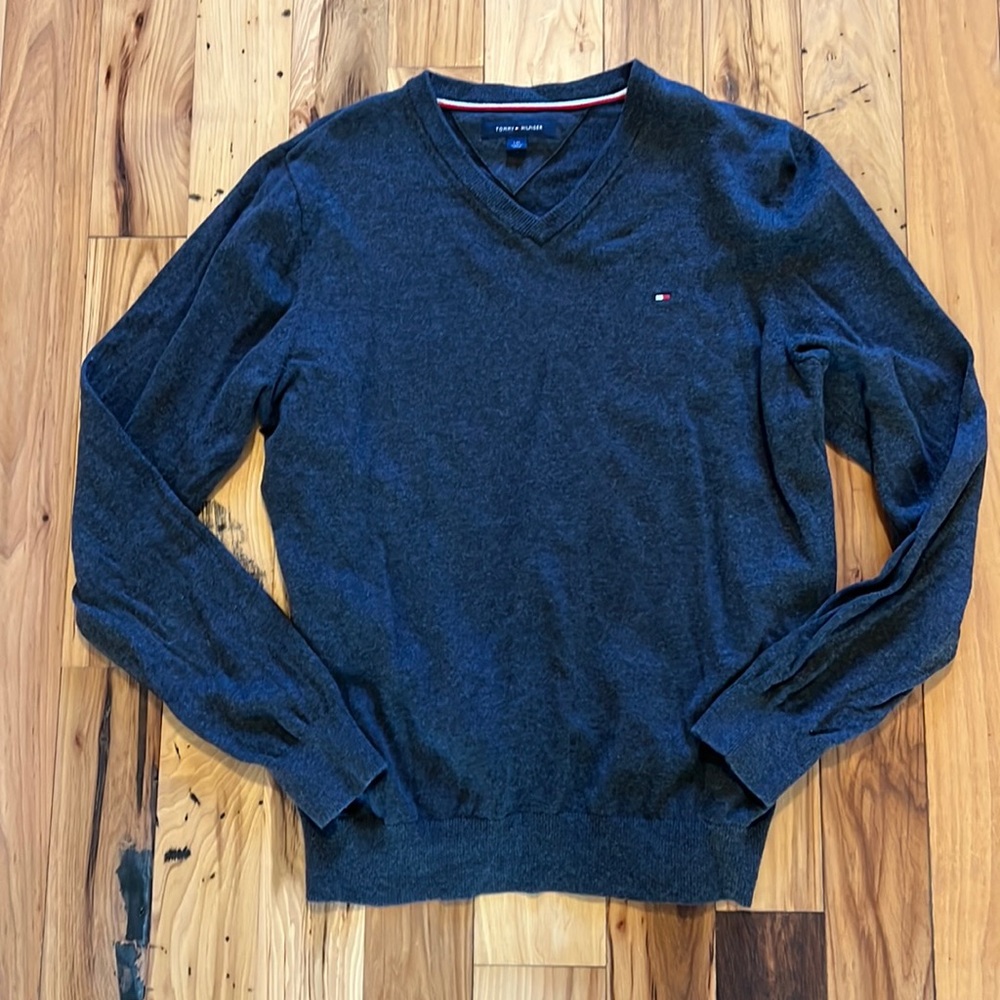 Tommy Hilfiger Men’s V neck navy sweater medium EUC